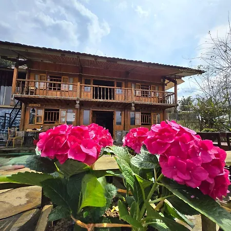 Nomadtrails Lodge Sa Pa Exterior photo